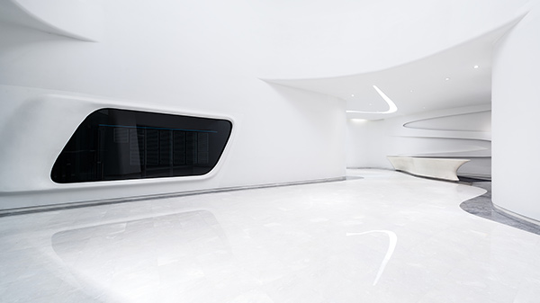 建立超2000平自主研发实验室